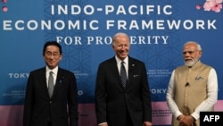 從左到右：2022年5月23日日本首相岸田文雄、美國總統拜登和印度總理莫迪在東京出席印太經濟框架會議