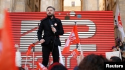 Ника Гварамия принимает участие в митинге в поддержку оппозиционного телеканала "Рустави 2" в Тбилиси, Грузия, 19 февраля 2017 года.