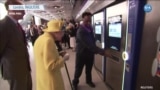Kraliçe Elizabeth Metro Bileti Satın Aldı 