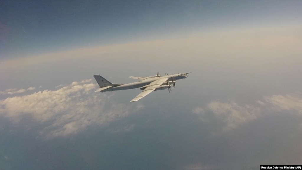 Pesawat pembom Tu-95mc Rusia berpartisipasi dalam misi patroli  bersama Rusia-China di kawasan Asia Pasifik, hari Selasa (24/5).  