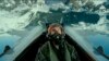 Nouvo Film Tom Cruise la: 'Top Gun: Maverick' Antre $100 Milyon Pandan Wiken nan 