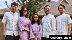 Rindri Rendusara (ke-2 dari kiri) bersama keluarga di Katy, Texas (dok: Rindri Rendusara)