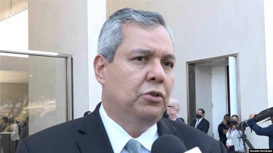 El presidente del Banco Centroamericano de Integración Económica , Dante Mossi este domingo en San José Costa Rica. Donaldo Hernández, VOA