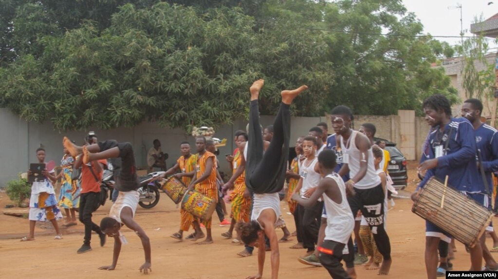 Le festival "Rendez-vous chez nous", à Lomé, le 28 avril 2022. (VOA/Amen Assignon)