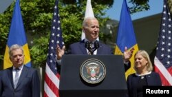 美国总统拜登与瑞典首相安德松和芬兰总统尼尼斯托在白宫举行记者会（2022年5月19日）