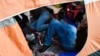 来自中美洲和南美洲国家在美国寻求庇护的难民。摄于美墨边境，2022年4月9日。(法新社图片)