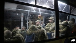 Ukrajinski borci koji su napustili čeličanu Azovstal u autobusu, 20. maj 2022.