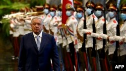 Mexican president Andrés Manuel López Obrador reviews the honor guard at the Revolution Palace in Havana, on May 8, 2022