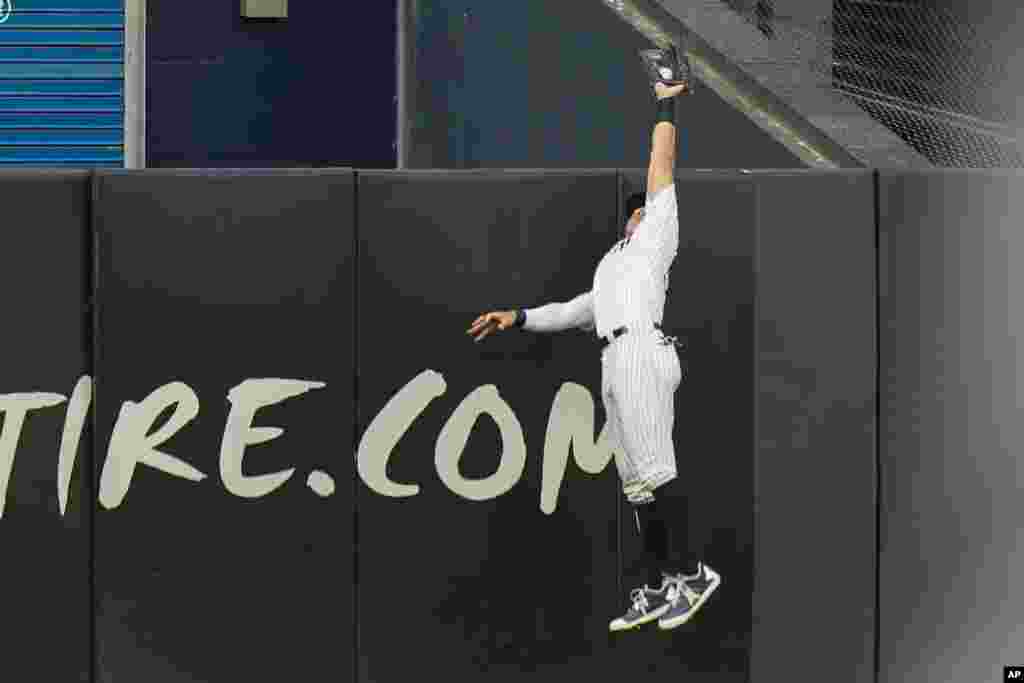 New York Yankees' Aaron Judge catches a ball hit by Los Angeles Angels' Shohei Ohtani, of Japan, for an out during the first inning of a baseball game, May 31, 2022, in New York.