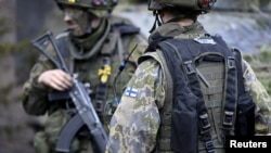 FILE - Finnish soldiers take part in the Army mechanised exercise Arrow 22 exercise at the Niinisalo garrison in Kankaanpaa, Finland, May 4, 2022. Picture taken May 4, 2022. (Lehtikuva/Heikki Saukkomaa via Reuters) 