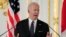 Prezidan Joe Biden pale pandan yon konferans pou lapres ak Premye Minis Japone Fumio Kishida nan Pale Akasaka a, Lendi, 23 Me 2022 nan Tokyo. 