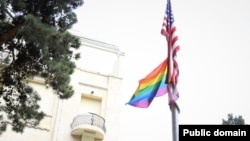 ABŞ Səfriliyi LGBT bayrağı qaldırıb 