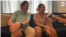 Juan Pablo y Xiomara Garza, ciclistas mexicanos, conversan con la Voz de América en la última parada de su tercer ciclotour, en Maracaibo, Venezuela.