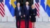 Presiden AS Joe Biden bersama Perdana Menteri Swedia Magdalena Andersson (kanan) dan Presiden Finlandia Sauli Niinistö di Gedung Putih hari Kamis (19/5). 