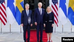 Presiden AS Joe Biden bersama Perdana Menteri Swedia Magdalena Andersson (kanan) dan Presiden Finlandia Sauli Niinistö di Gedung Putih hari Kamis (19/5). 