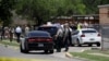 Policías vigilan la escena de un tiroteo en la Escuela Primaria Robb en Uvalde, Texas, el 24 de mayo de 2022. REUTERS/Marco Bello