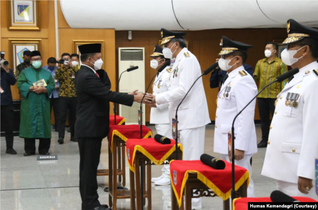 Mendagri Tito Karnavian melantik lima penjabat gubernur pada Kamis (12/5). (Foto Humas Kemendagri)