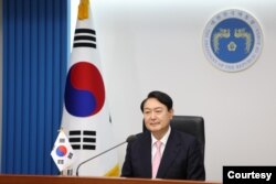 윤석열 한국 대통령이 23일 IPEF 출범 행사에 화상으로 참가하고 있다. (한국 대통령실 제공)