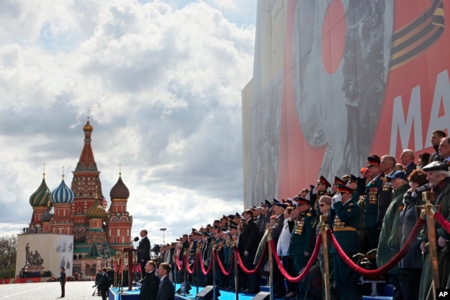 普京在阅兵式上发表讲话。（2022年5月9日）