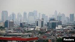 Gedung pencakar langit di ibu kota Jakarta, 30 Oktober 2021. (REUTERS/Ajeng Dinar Ulfiana/File Photo)