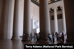 Millones de turistas visitan el Lincoln Memorial cada año.