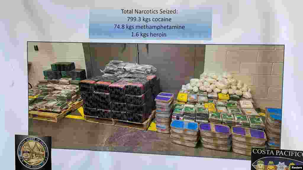 Esta fotografía muestra las drogas incautadas después del descubrimiento del túnel transfronterizo dentro de un almacén en San Diego, California.