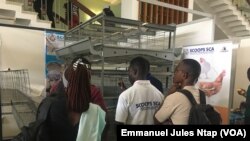 Un stand d’exposition lors du salon avicole international à Yaoundé, le 26 avril 2022. (VOA/Emmanuel Jules Ntap)