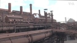 乌克兰前线附近的扎波罗热钢铁厂恢复生产