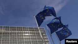 Флаги Евросоюза у здания штаб-квартиры организации в Брюсселе