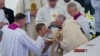 Papa declara 10 nuevos santos, incluido sacerdote holandés asesinado por nazis