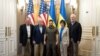 ولودیمیر زلنسکی، رئیس جمهوری اوکراین، و هیئتی از سناتورهای جمهوری‌خواه آمریکایی در کی‌یف، اوکراین. ۱۴ مه ٢٠٢٢