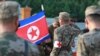 Personel militer dari Korps Medis Tentara Rakyat Korea menghadiri peluncuran kampanye peningkatan pasokan obat-obatan, di tengah pandemi COVID-19, di Pyongyang, Korea Utara. (Foto: Reuters)