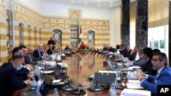 Lebanese President Michel Aoun, center background, and Lebanese Prime Minister Najib Mikati, left background, head a Cabinet meeting at the presidential palace, in Baabda, east of Beirut, May 20, 2022. (Dalati Nohra/Lebanese government photo)