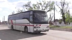 Buses with Surrendered Azovstal Defenders Leave Mariupol 