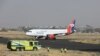 Yaman Airways mendarat di Bandara Sanaa, penerbangan komersial pertama dalam enam tahun, di Sanaa, Yaman, 16 Mei 2022. (Foto: REUTERS)