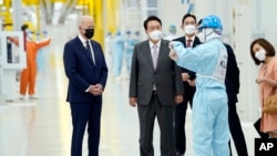 Američki predsednik Džo Bajden obilazi Samsungovu fabriku u Južnoj Koreji (Foto: AP/Evan Vucci)