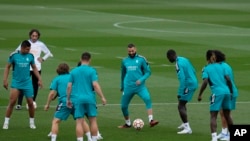 A tsakiya, Karim Benzema ne a kulob din Real Madrid