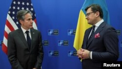 Державний секретар США Ентоні Блінкен і міністр закордонних справ України Дмитро Кулеба під час зустрічі голів МЗС країн НАТО, Бельгія, Брюссель, 7 квітня, 2022. REUTERS/Evelyn Hockstein/Pool