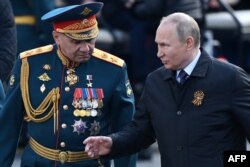 Rusya Savunma Bakanı Sergey Şoygu ve Rusya lideri Vladimir Putin