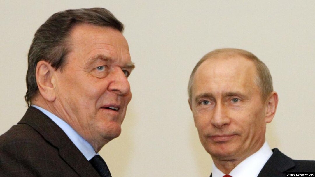 Bivši njemački kancelar Gerhard Šreder i ruski predsjednik Vladimir Putin, 2009.