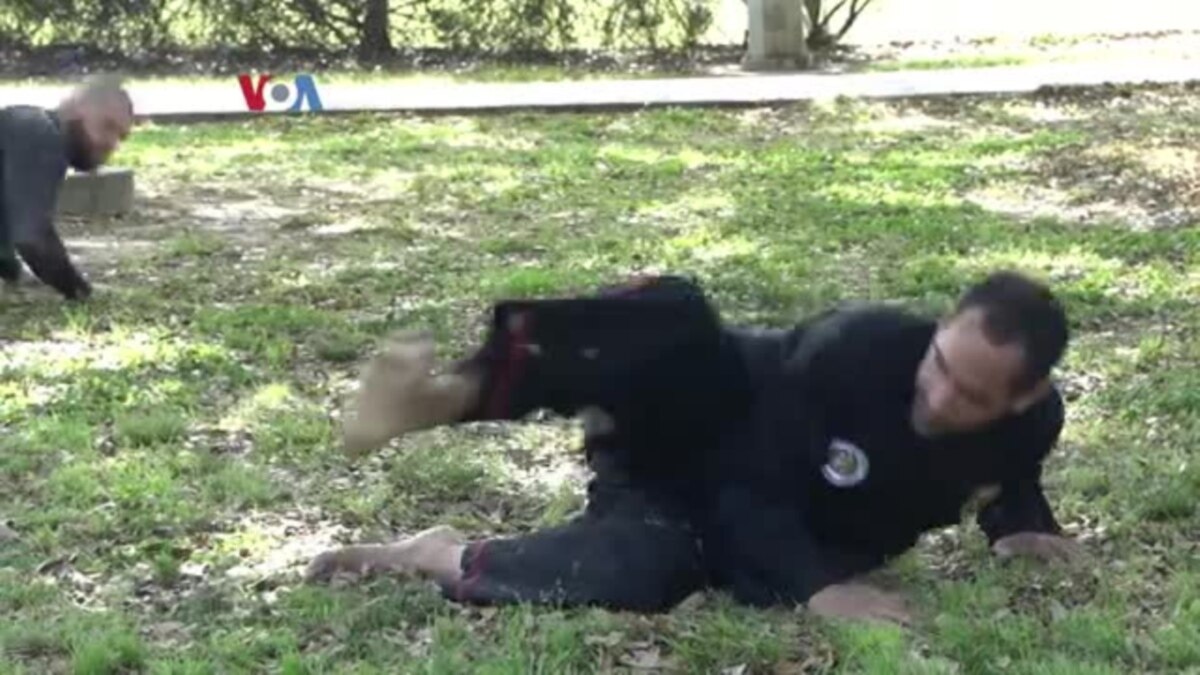 Pesilat AS Ajarkan Pencak Silat Panglipur di Houston, Texas