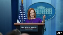 La secretaria de prensa de la Casa Blanca, Jennifer Psaki, habla durante la sesión informativa diaria en la Sala de Información Brady de la Casa Blanca en Washington DC, el 10 de mayo de 2022.