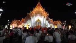 Բուդդայական վանականներն ու նվիրյալները 1000 մոմ են վառում Բանգկոկի Wat Benchamabophit Dusitvanaram-ում