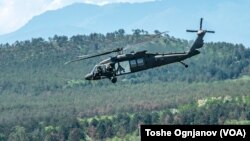На полигонот ќе се користат оклопните возила од моделот „HMMWV“, борбени хеликоптери „апачи“, транспортни хеликоптери „black hawk“, „chinook“, како и транспортните хеликоптери „Ми 8/17“ (Фото: Вежба „swift response 22“)