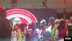 Atiku Abubakar a yayin da Ya Lashe Zaben Fidda Gwani Na PDP Don Takarar Shugabancin Najeriya A 2023