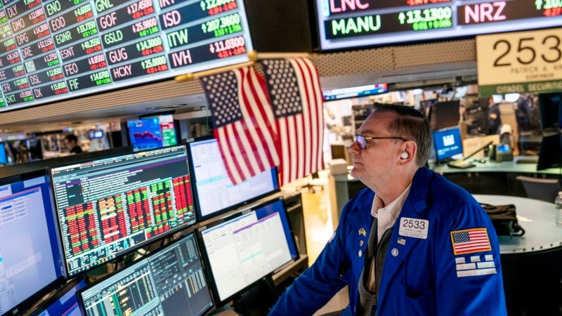 US Stocks Fall Sharply on Renewed Inflation Fears