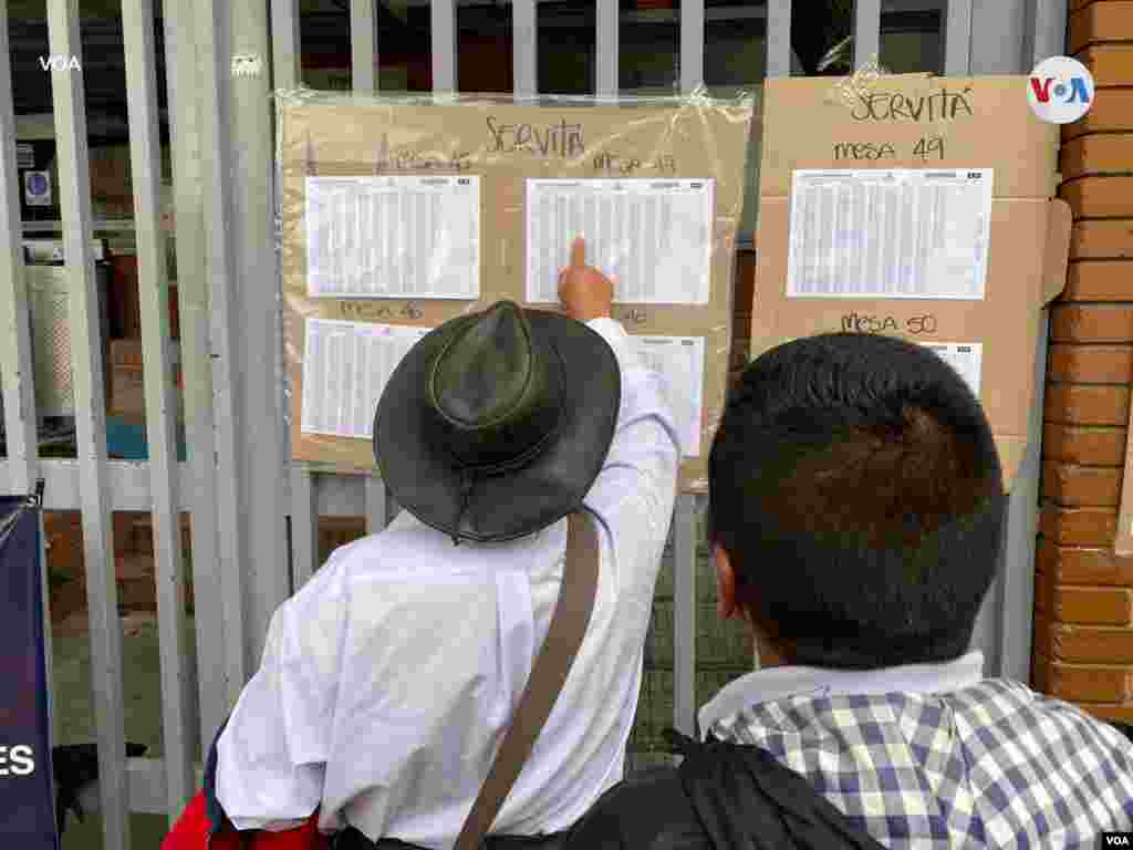 Desde tempranas horas acudieron los colombianos a centros de votación para ejercer su derecho al voto.&nbsp;