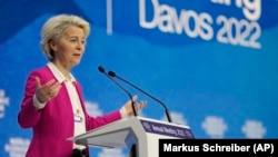 Президентка Європейської комісії Урсула фон дер Ляєн під час виступу на конференції Всесвітнього економічного форуму (WEF) у швейцарському Давосі. Фото зроблене 24 травня. AP/Маркус Шрайбер