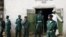La police de la charia devant le tribunal de la région de Tudun Alkali, à Bauchi, le 21 août 2007. AFP
/ Pius Utomi Ekpei