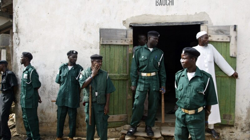 Un tribunal islamique nigérian inflige 10 coups de fouets pour travestissement